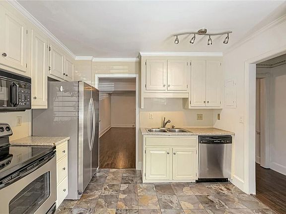 5th image of 410 Forestgate Ct