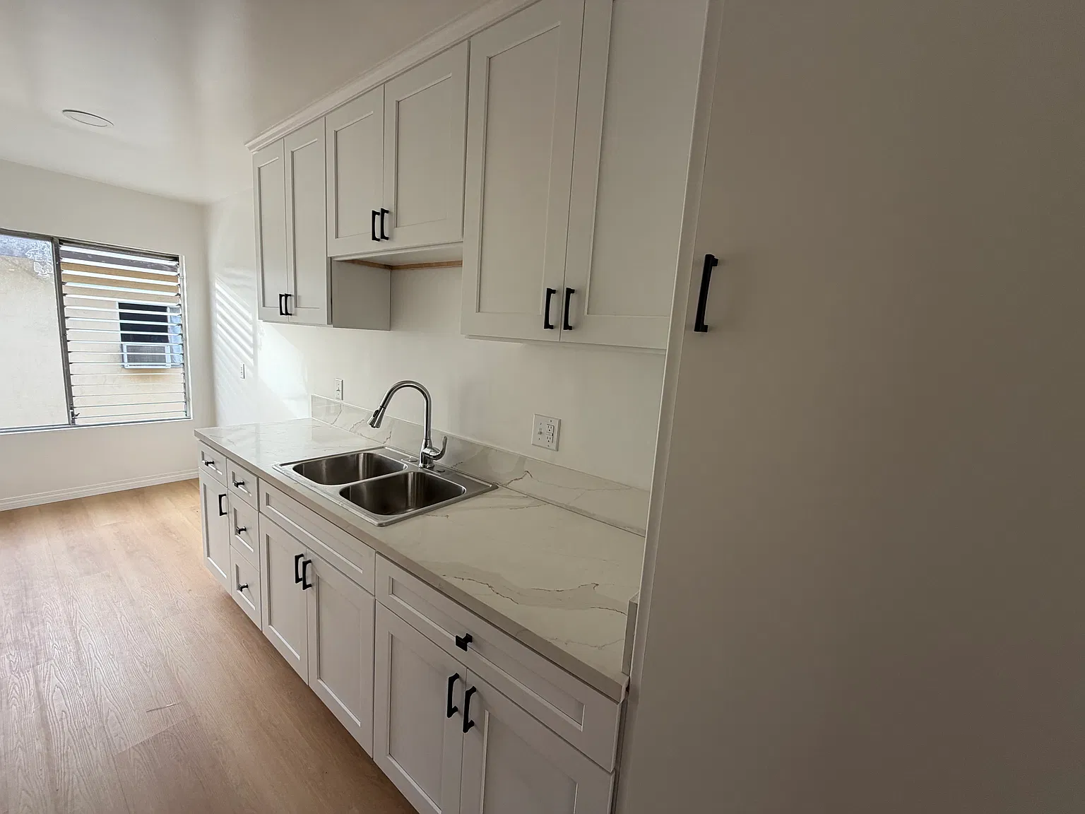2 bed, 850 sqft, $2,200 — Photo 4