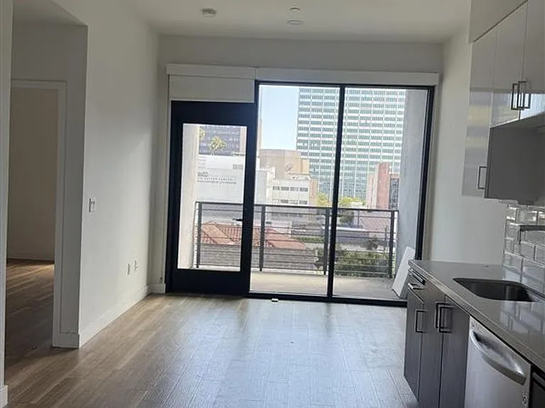 Maya Apartments at 535 Kingsley Dr in Los Angeles — Photo 57