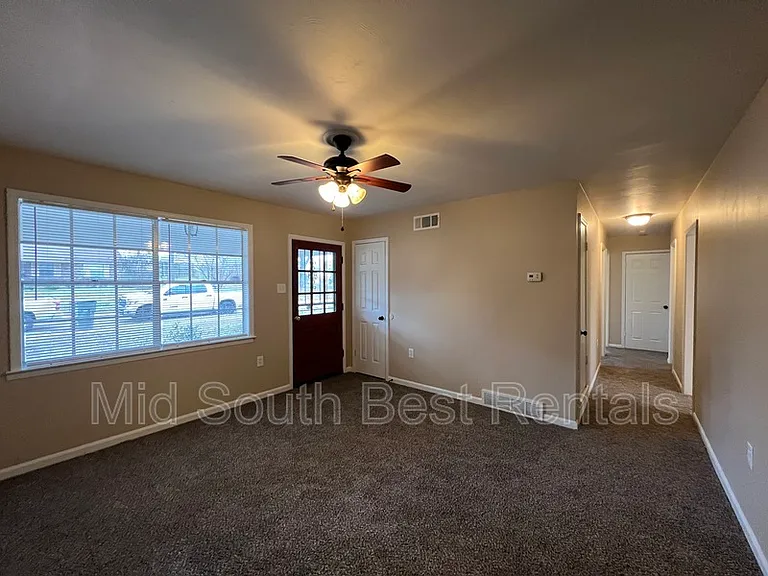 4330 Merlcrest Cv — Photo 2