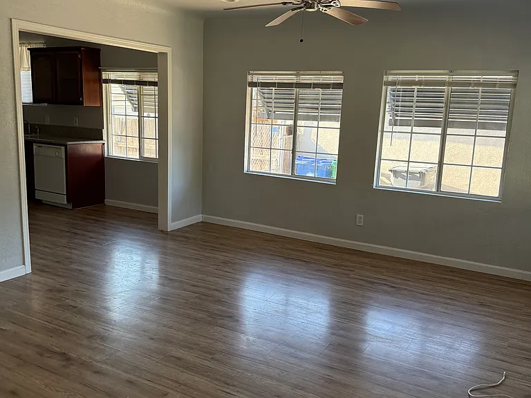 1024 Doyle St — Photo 12