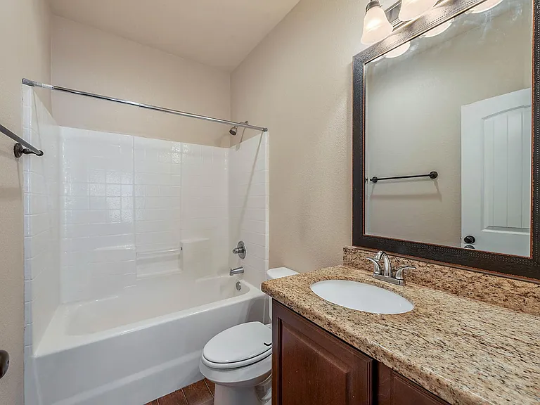 304 Live Oak St — Photo 7