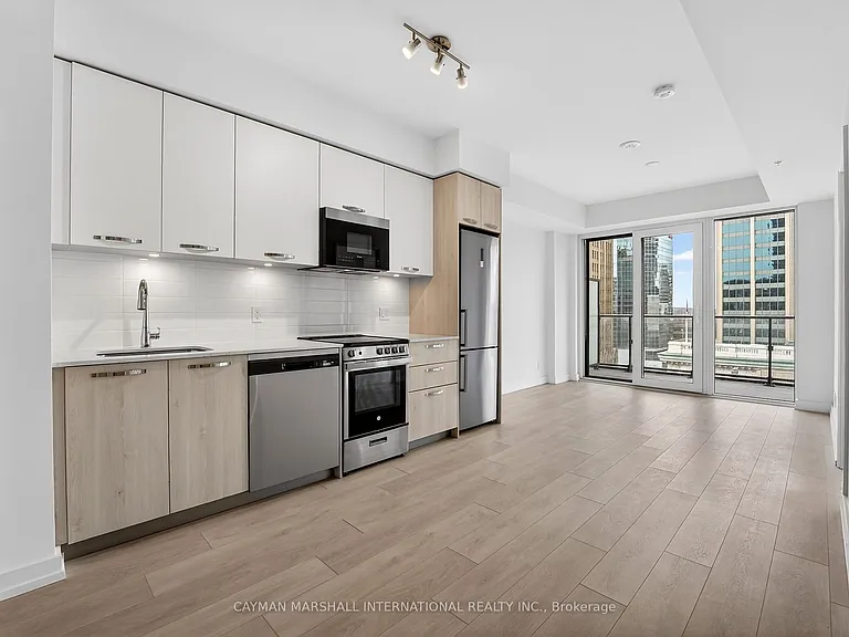 75 James St S #804 — Photo 3