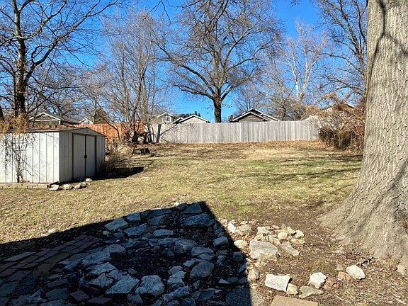 3rd image of 8839 Argyle Ave
