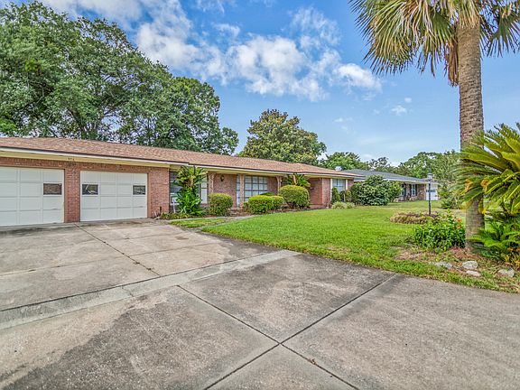 3rd image of 976 Parkridge Cir E