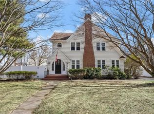 88 Shelton Rd, Trumbull, CT 06611