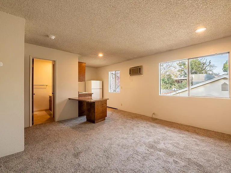 328 W 4th Ave — Photo 2