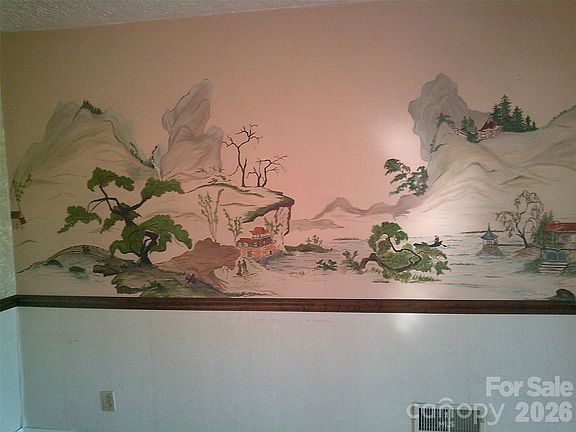 3rd image of 1303 W Dixon Blvd