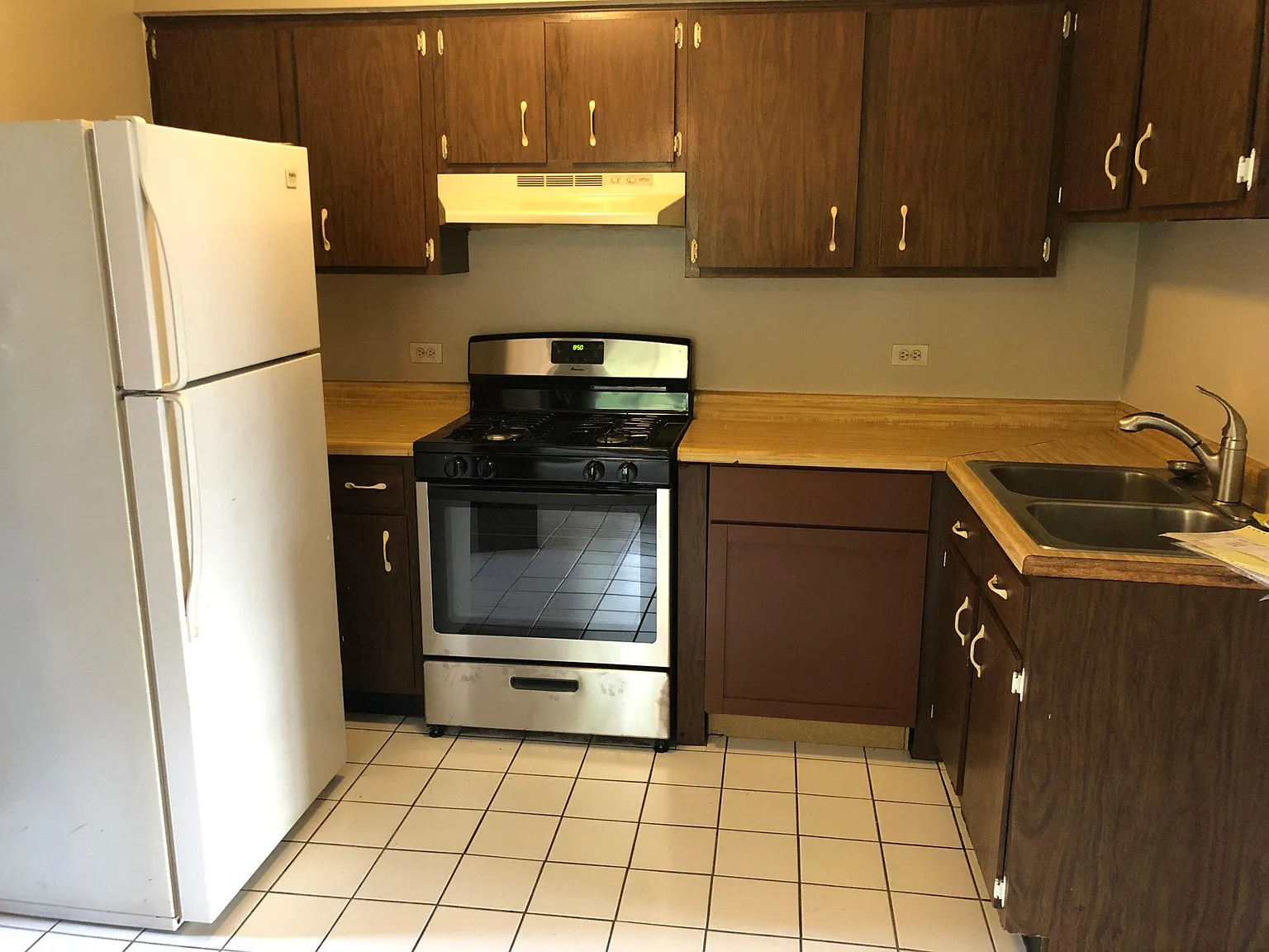 1 bed, 875 sqft, $1,300 — Photo 2
