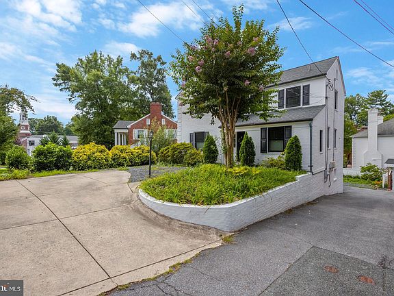 3rd image of 5202 Massachusetts Ave