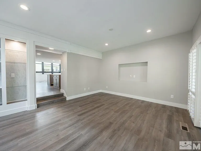 430 Angela Pl — Photo 9