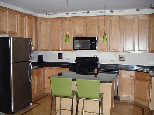4th image of 4230 S King Dr #3