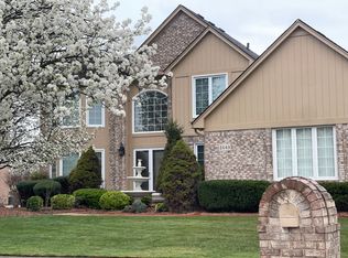2643 Larch Dr, Sterling Heights, MI