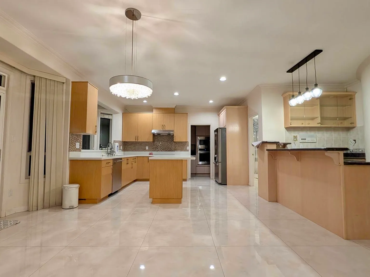6 bed, $5,700 — Photo 3