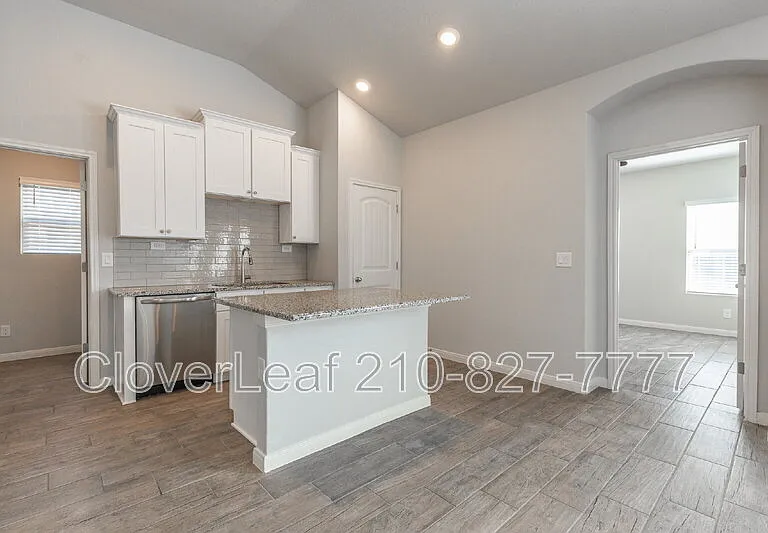 524 Willow Valley St — Photo 16
