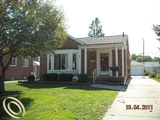 1st image of 77 Park Dr