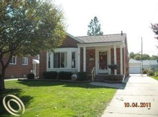 77 Park Dr, Clawson, MI 48017