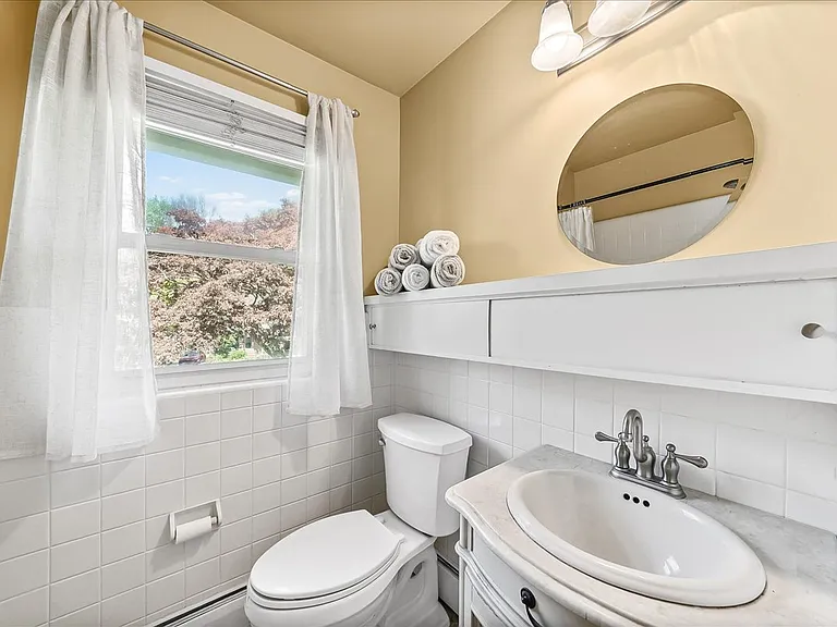 225 Chestnut St — Photo 27