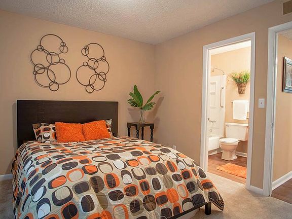 5th image of 212 Highwood Dr #Walk