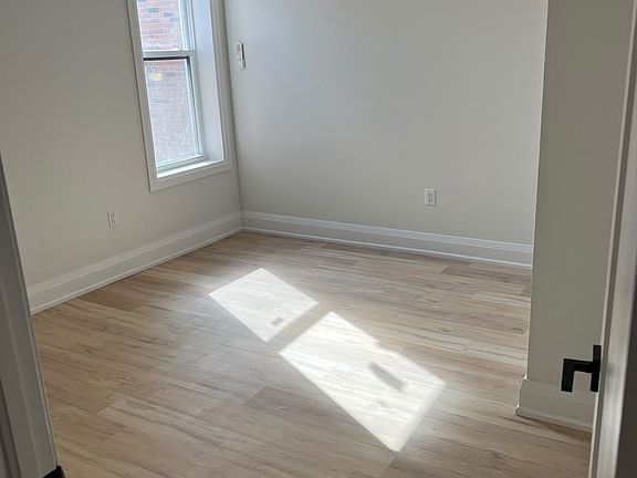 2nd image of 30 Victoria Ave N