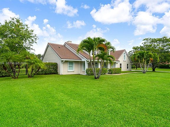 3rd image of 5703 Lago Del Sol Dr