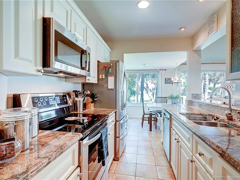 233 NE Edgewater Dr #201 — Photo 23