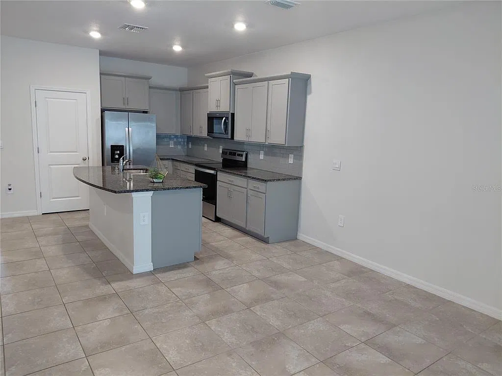 2 bed, 2.0 bath, 1135 sqft, $2,000 — Photo 2