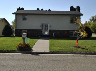 506 E 7th St, Grafton, ND 58237