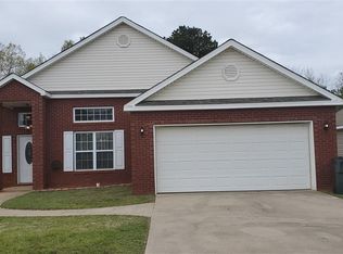 312 Gray Fox Xing, Bonaire, GA 31005