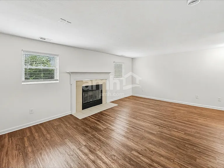 5545 Stevens Dr — Photo 6