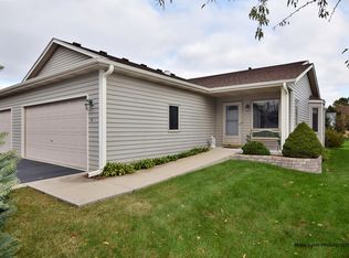 41 S Walnut Dr, North Aurora, IL 60542