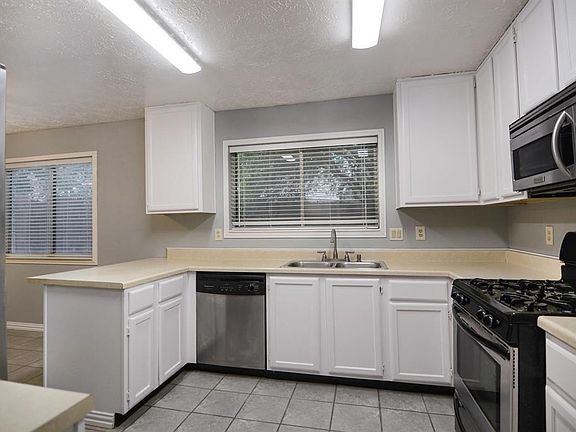 4th image of 7527 Flair Oaks Dr