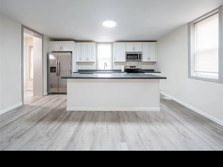 447 Steck St — Photo 8