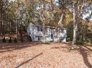 17 E Charles St, Charlestown, RI 02813