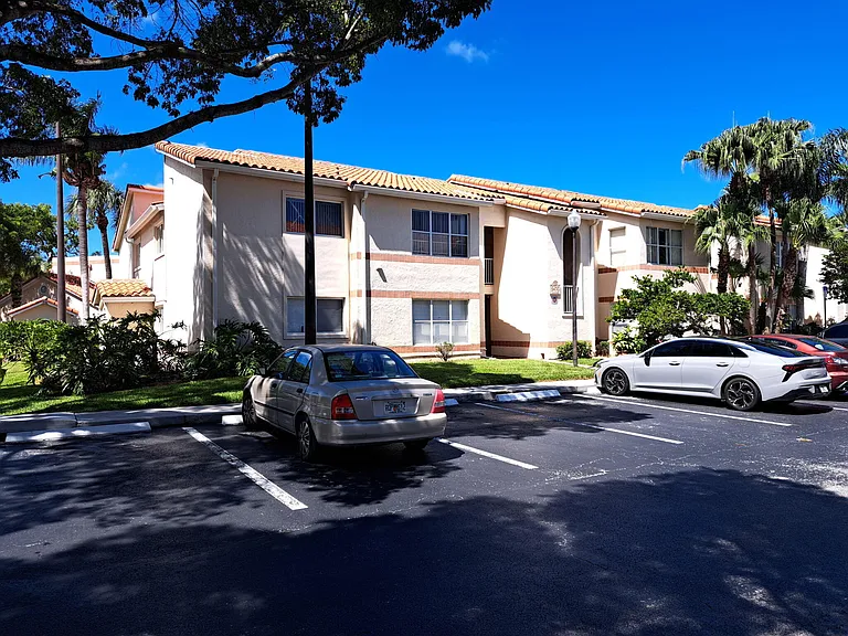 3470 Pinewalk Dr N #212 — Photo 2