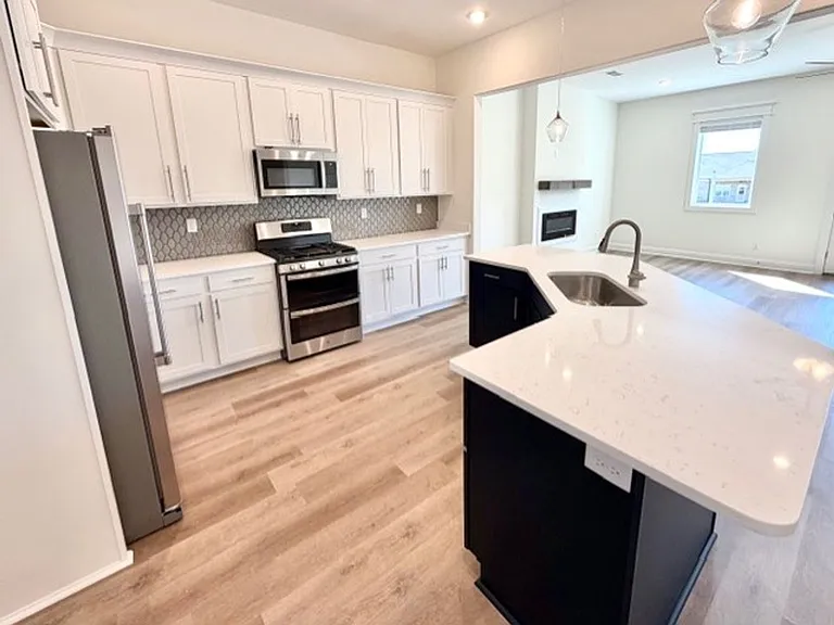 4871 Chatelet Dr — Photo 3