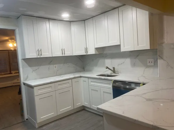 (undisclosed Address), Lindenhurst, NY 11757