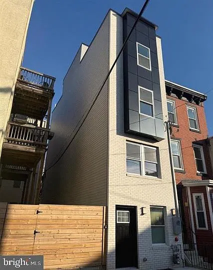 4 bed, 4.0 bath, 2365 sqft, $3,200 — Photo 2