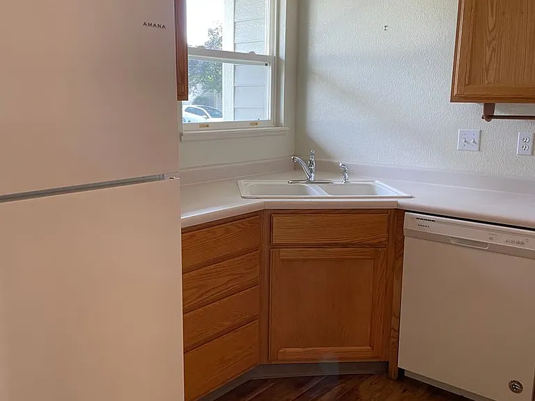 2950 Neil Dr #8 — Photo 6