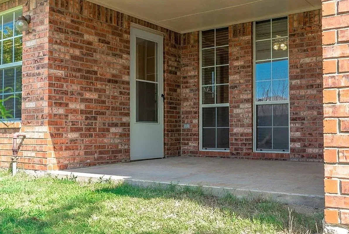 3 bed, 2.0 bath, 1709 sqft, $1,526 — Photo 1