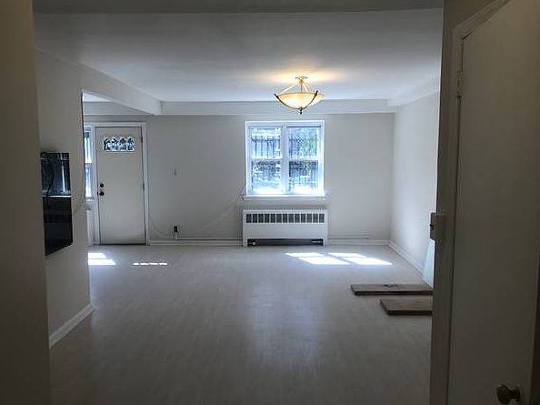 2nd image of 6902 Ditmars Blvd