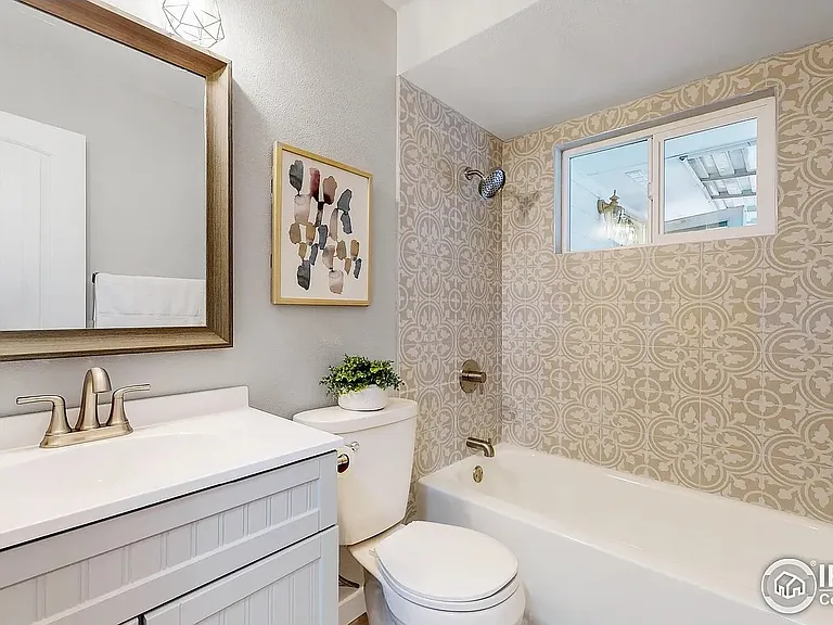 841 W 70th Pl — Photo 5