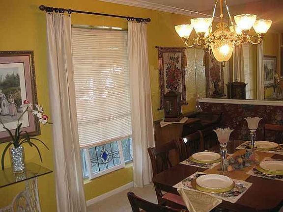 4th image of 110 Elm Dr