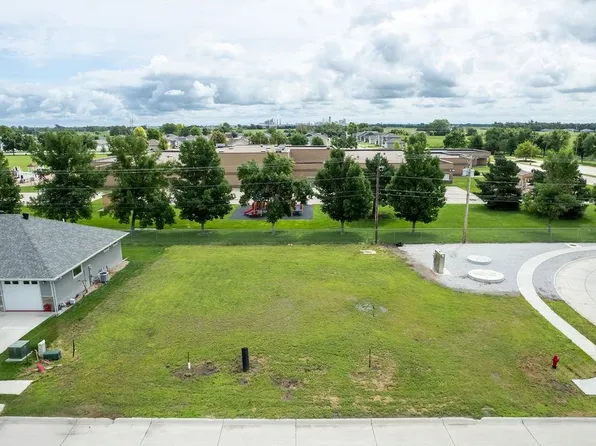 355-357 7th Ave E, Columbus, NE 68601