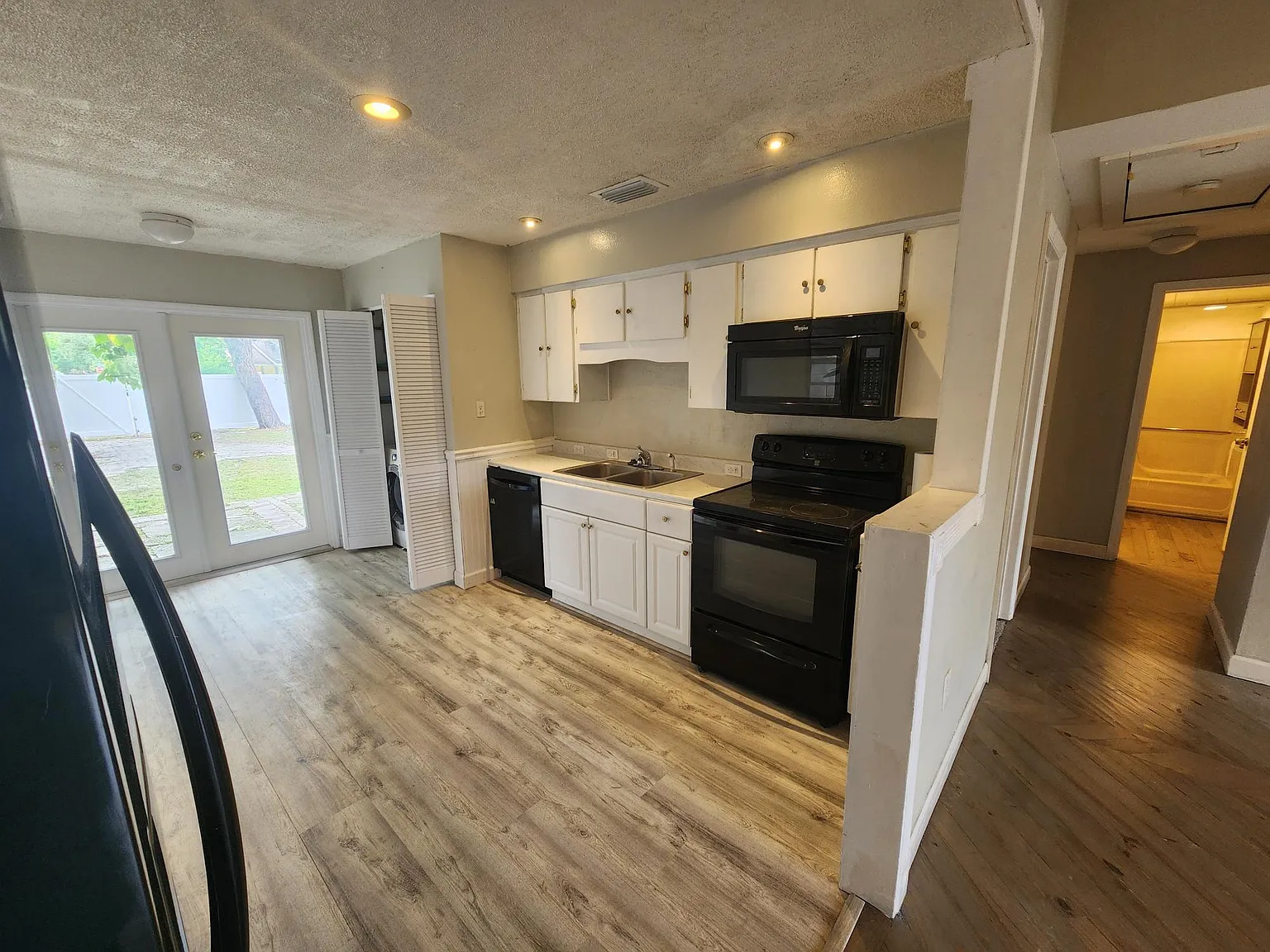 3 bed, 1009 sqft, $2,250 — Photo 4