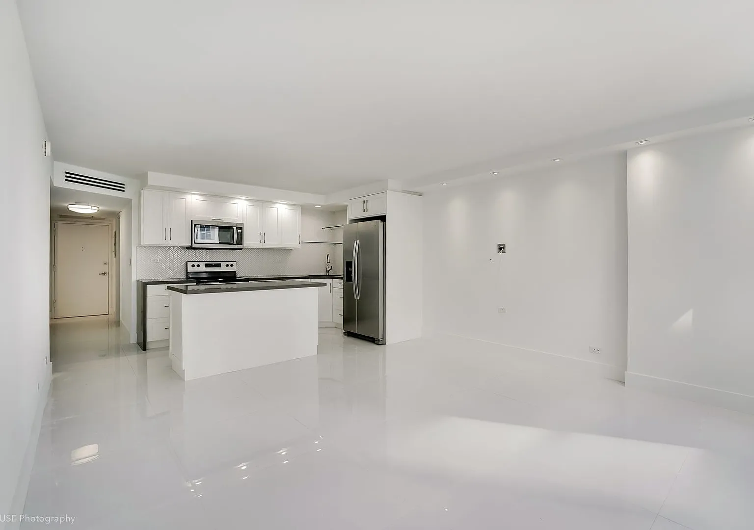 Maison Grande 6039 Collins Ave — Photo 3