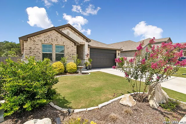 4 bed, 2.5 bath, 2035 sqft, $3,000 — Photo 2