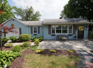 355 Bennetts Ln, Somerset, NJ 08873