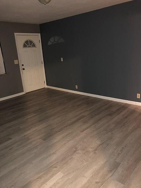 1st image of 14 Eastgate Dr #B