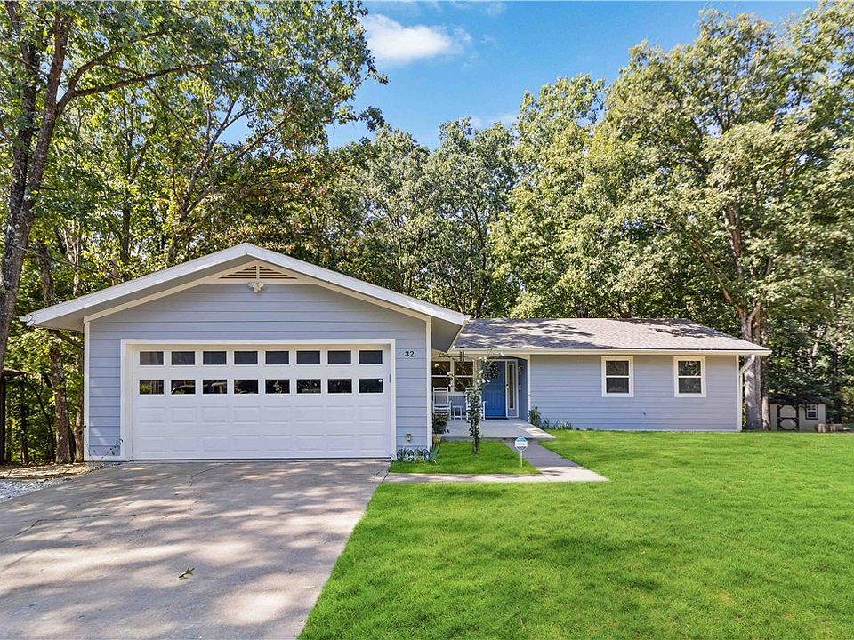 1st image of 32 Sunderland Dr